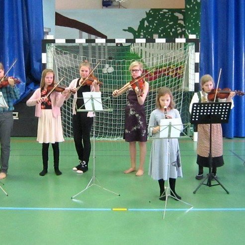 Strengjasveitin og félagar spiluðu Frost á Fróni, undir stjórn Suncönu, auðvitað.