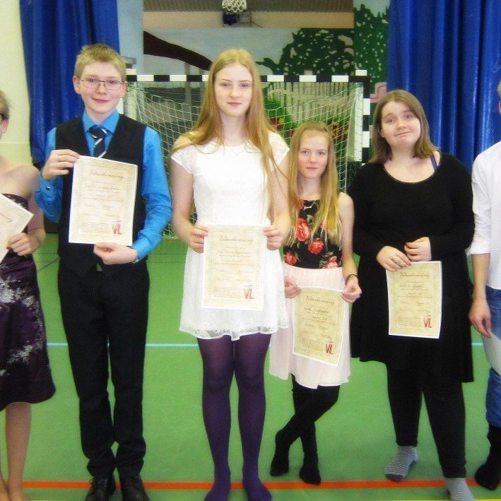 Fráfarandi Vinaliðar fengu viðurkenningarskjöl.