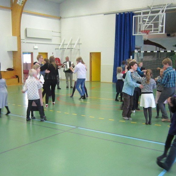 ... stórir og smáir saman.