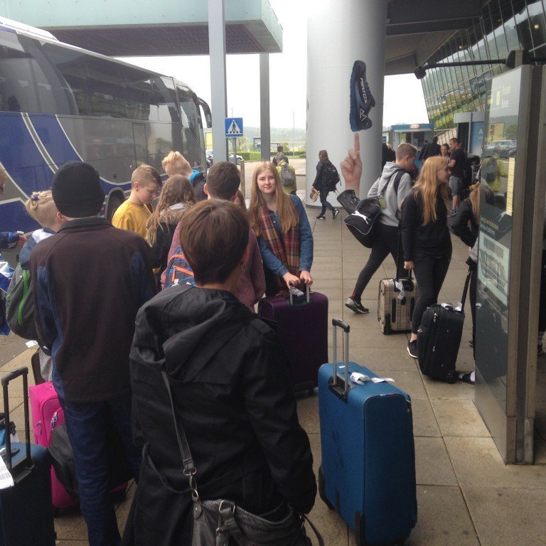 Billund beðið eftir strætó