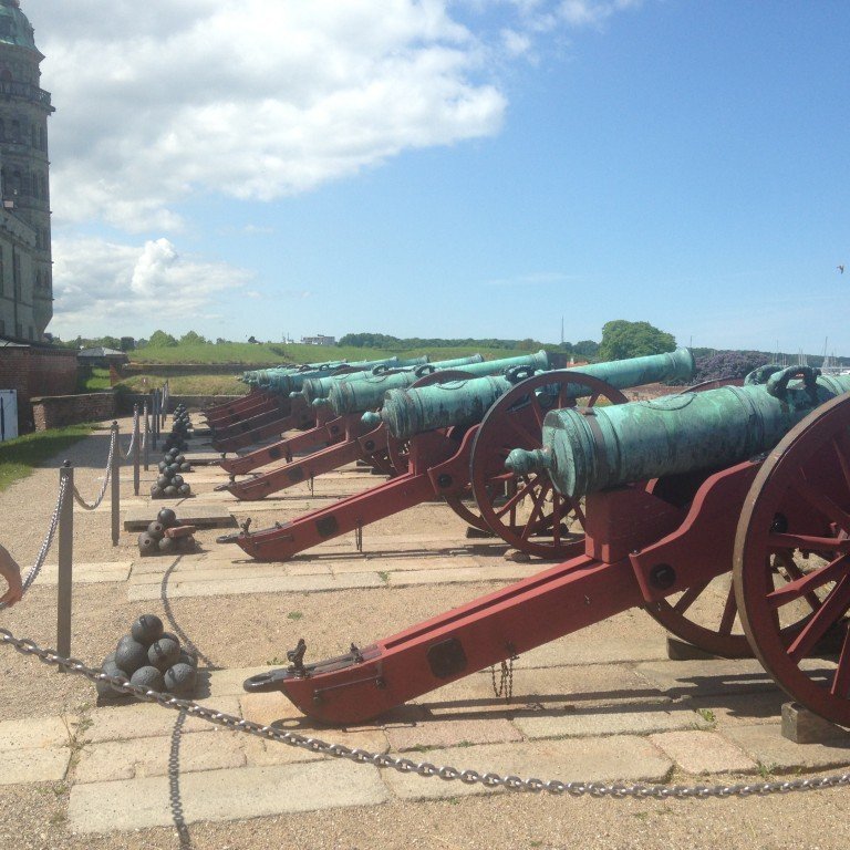 Fallbyssur sem vörðu sundið