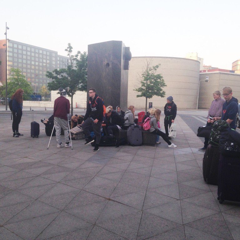 Heimferð beðið eftir strætó á flugvöllinn mjög snemma