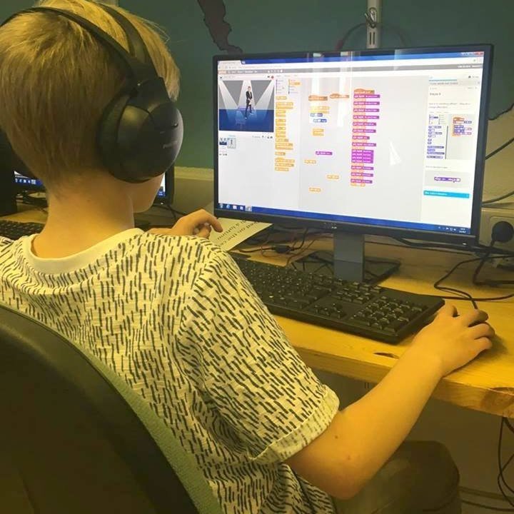 22016563_1411647158952715_1694963959_n