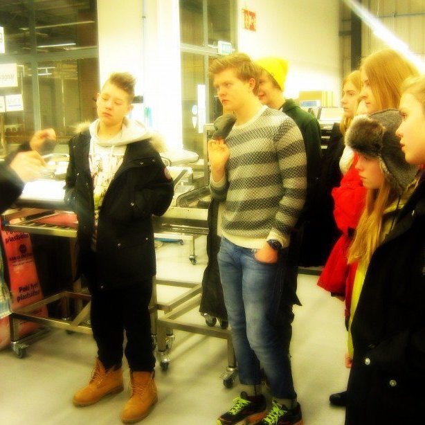 Svo fengum við að skoða okkur um, meðal annars koltrefjaefnið sem Össur framleiðir gerviökklana sína úr.