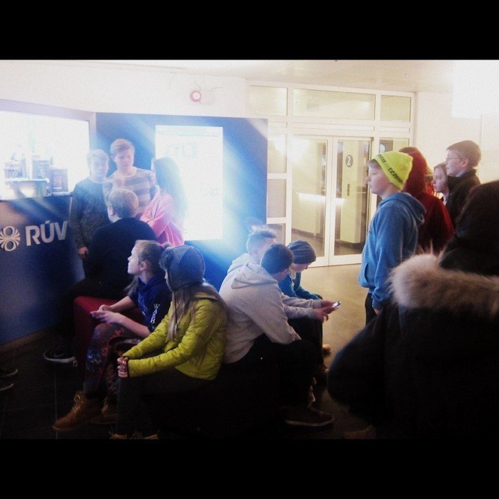 Í anddyri RUV að bíða eftir leiðsögn.