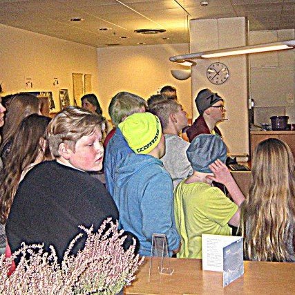 Þar var tekið á móti okkur og sagt frá því sem þar er geymt.