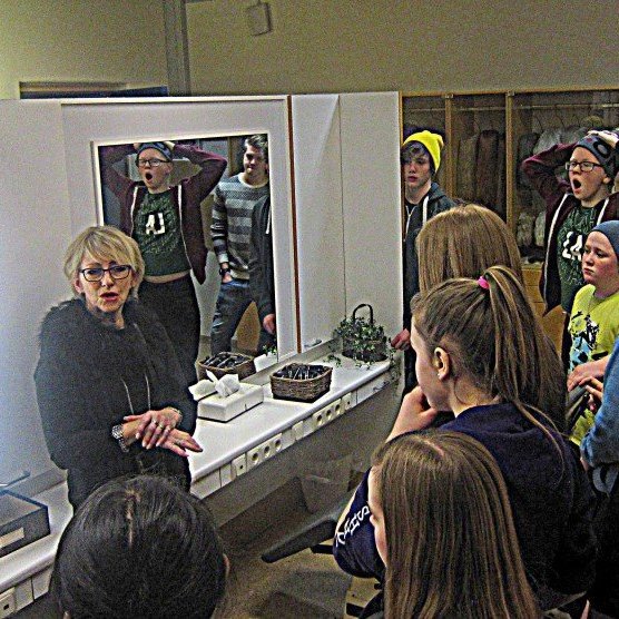 Ragna Fossberg sagði okkur frá starfi sminkunnar. Sigurjón var orðinn lúinn :-)