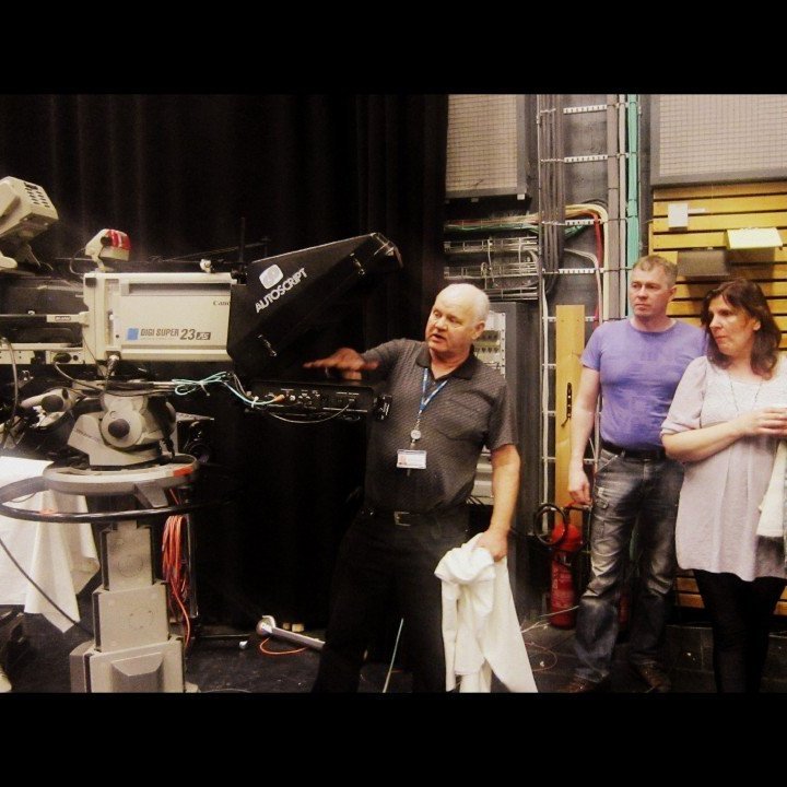 Gunni sýndi okkur textavélina sem þulirnir lesa af.