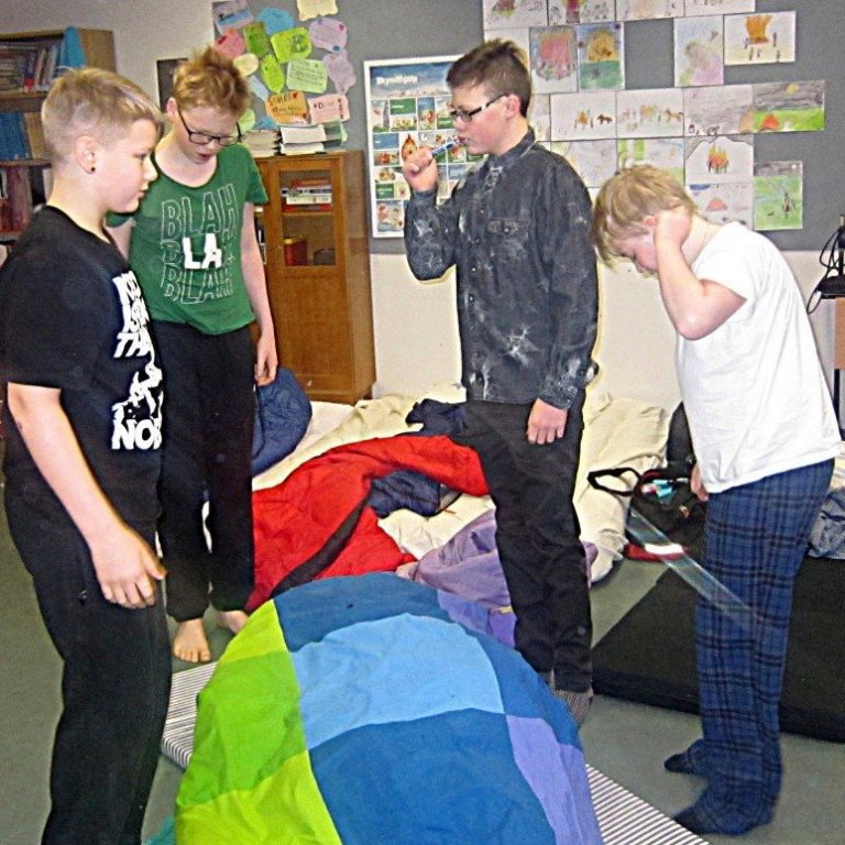 Laugardagsmorgunn: Operation VekjaLoga komin af stað.