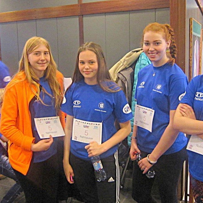 ... þær kunna að sitja fyrir, stúlkurnar.