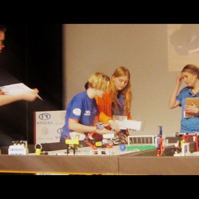 ... Lára og Sóllilja á fullu.