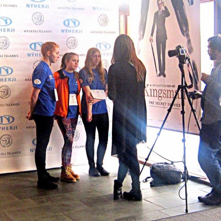 ... það er víst verið að gera þátt um LEGO-keppnina.