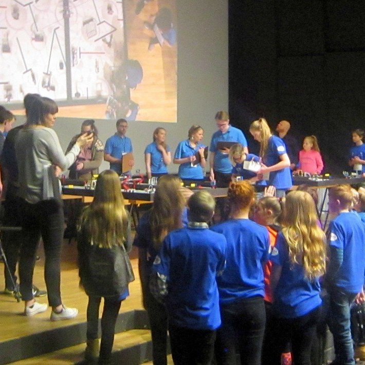 ... Lára og Æsa - og þessi umferð gekk best, þær fengu 135 stig sem reyndist þriðja hæsta skor í braut þegar upp var staðið.