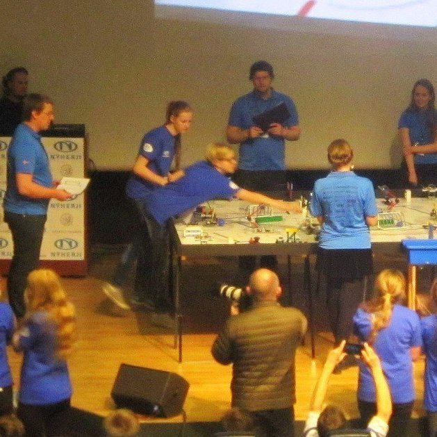 ... Nafnlausar að keppa við Reyðfirðingana.