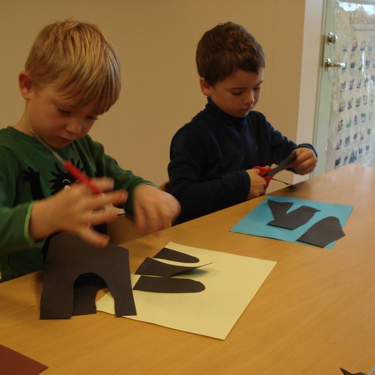 Klippa og líma eldfjallamyndir