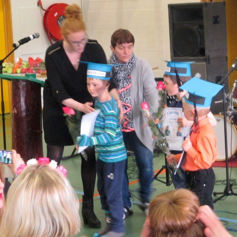 Þessir þrír útskrifuðust úr leikskólanum og voru brattir.