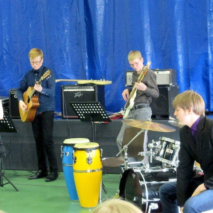 Þessi spiluðu og sungu ...