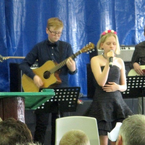 ... Vegir liggja til allra átta ...