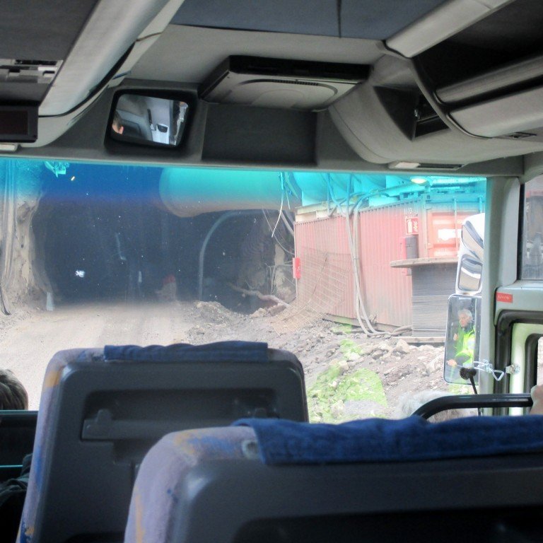 Göngin að fara að gleypa okkur.