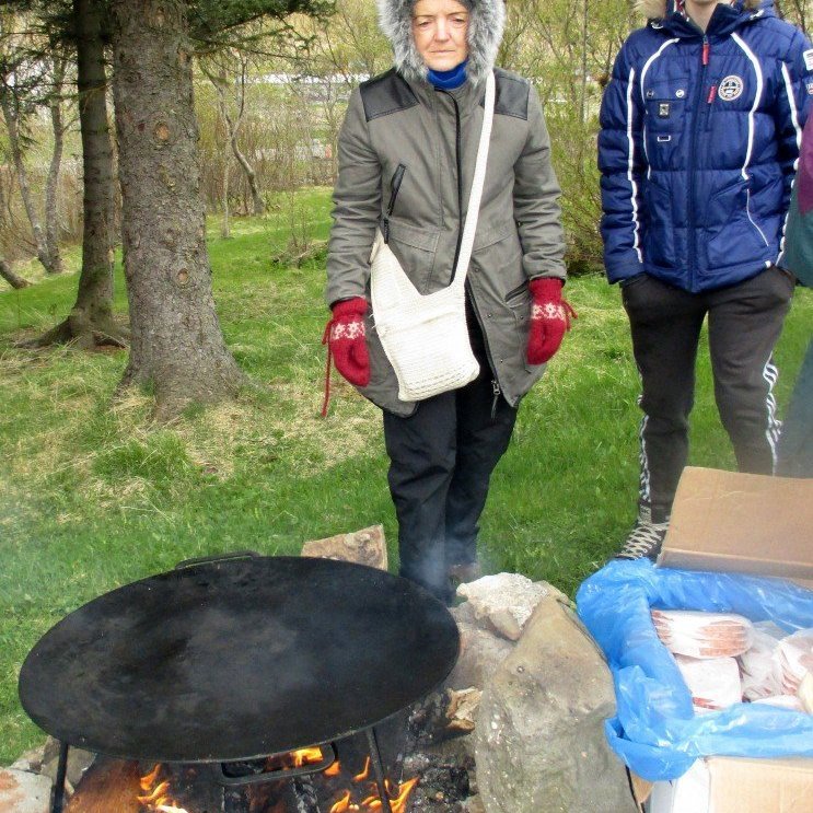 Komið bál og hægt að fara að gera eitthvað.