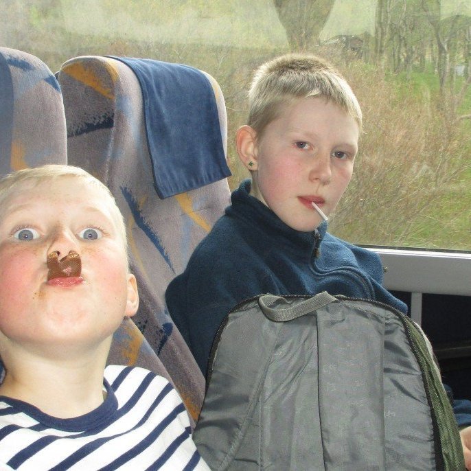 Nammistund í rútunni.