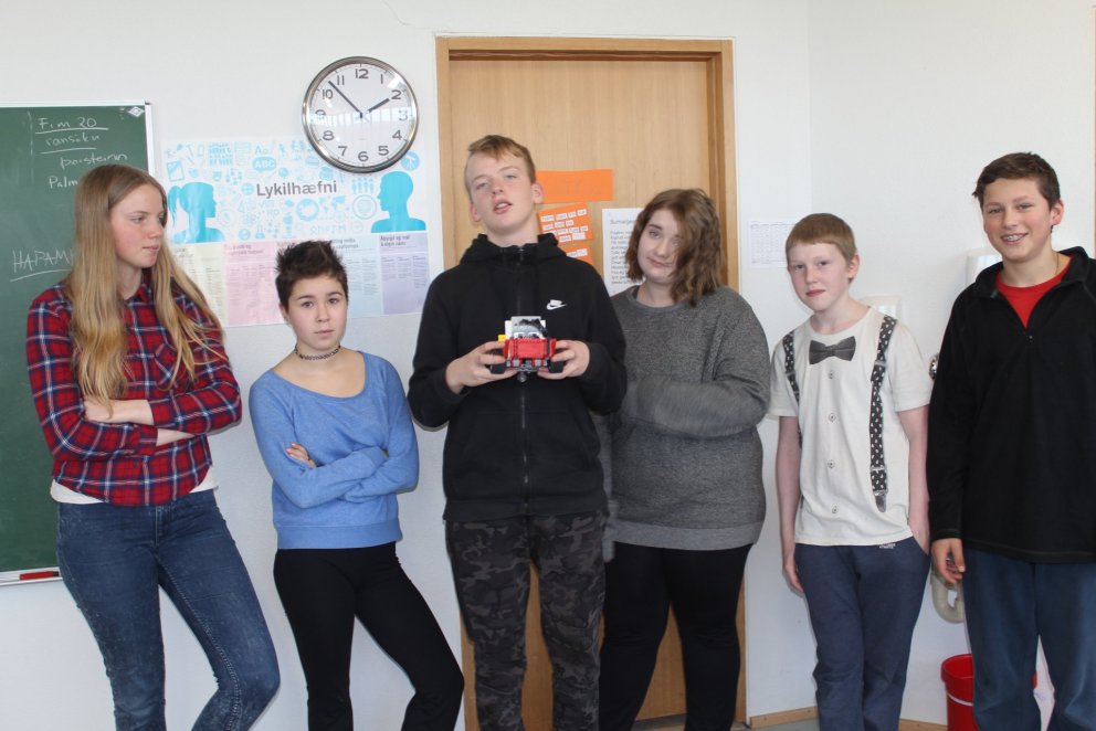 8. og 9. bekkur tekur þátt í Legó keppninni.