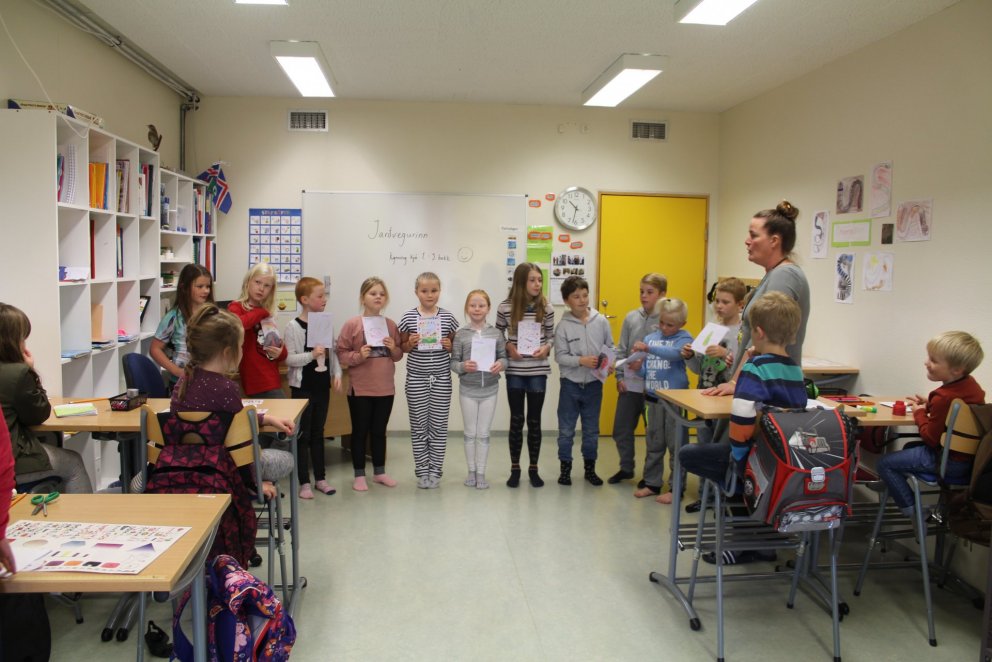 Brúarverkefni um jarðveginn hjá 1. - 5. bekk.