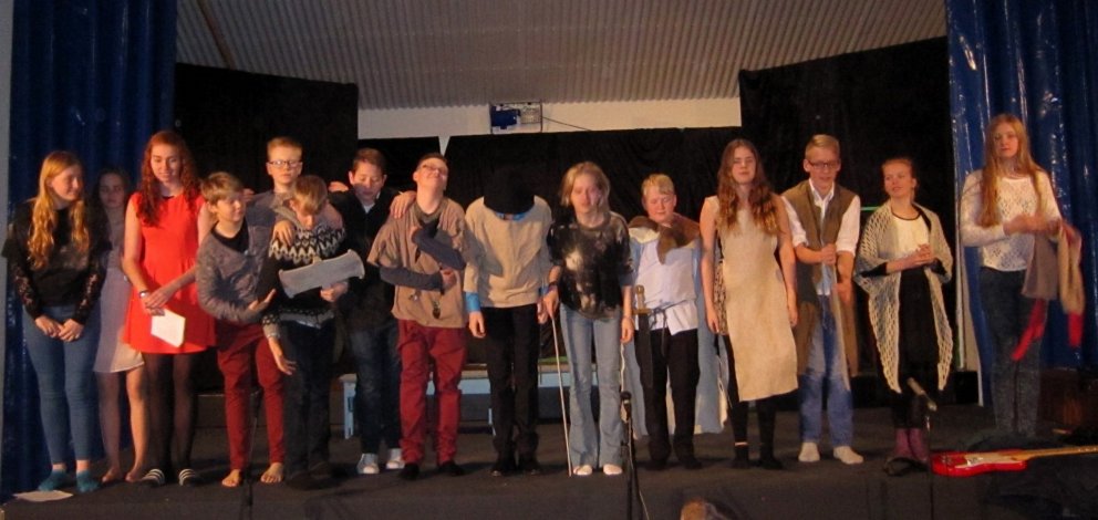 Litlujóla-unglingar eftir Gísla sögu uppfærslu.