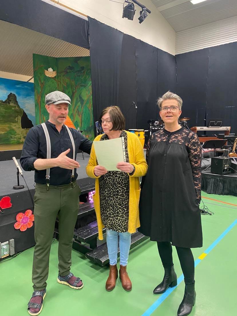 Soroptimistar afhenta Brúarásskóla góða gjöf