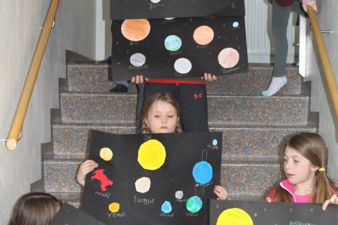 1. - 3. bekkur vann með himingeiminn í síðasta þema.