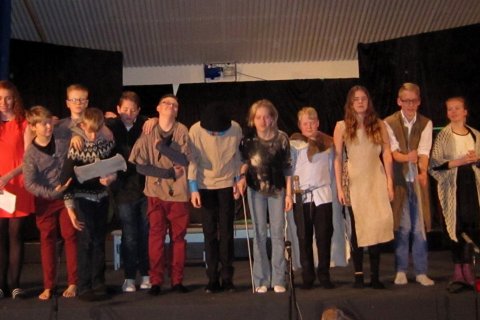 Litlujóla-unglingar eftir Gísla sögu uppfærslu.