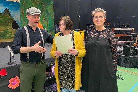 Soroptimistar afhenta Brúarásskóla góða gjöf